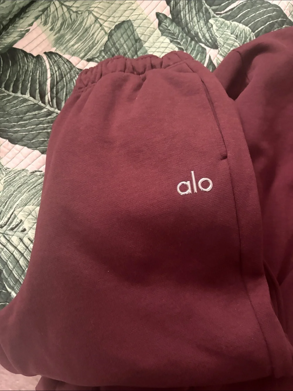 ALO Yoga Women’s Crewneck Hoodie size medium NWT & small ALO sweats worn once